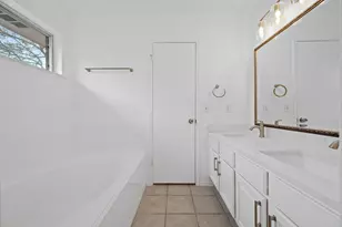 8112 Nairn Dr, Austin, TX 78749 - Photo 4