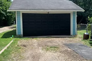 215 W 7th St, Taylor, TX 76574 - Photo 34