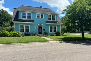 215 W 7th St, Taylor, TX 76574 - Photo 2