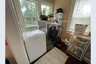 215 W 7th Street, Taylor, TX 76574 - Photo 10