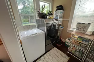 215 W 7th St, Taylor, TX 76574 - Photo 10