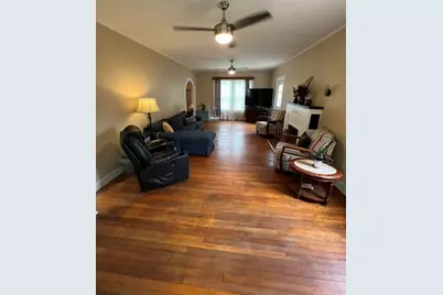 215 W 7th Street, Taylor, TX 76574 - Photo 6