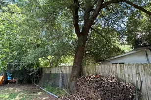 215 W 7th St, Taylor, TX 76574 - Photo 30