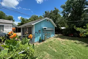 215 W 7th St, Taylor, TX 76574 - Photo 36