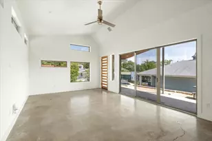 2501 E 9th St, Austin, TX 78702 - Photo 4