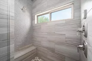 2501 E 9th St, Austin, TX 78702 - Photo 16