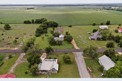 711 E Clark Street, Bartlett, TX 76511 - Photo 2