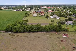 711 E Clark St, Bartlett, TX 76511 - Photo 10
