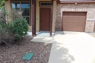 185 Creekside Villa Dr, Kyle, TX 78640 - Photo 2