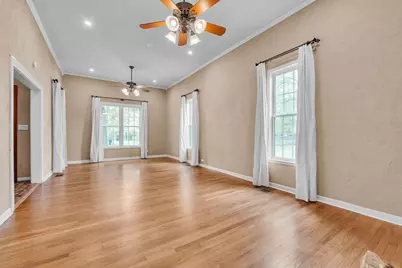 300 Mills Street, Smithville, TX 78957 - Photo 6