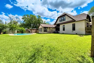 300 Mills St, Smithville, TX 78957 - Photo 6