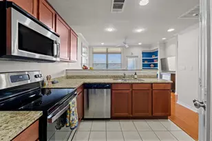 305 E 31st St, Austin, TX 78705 - Photo 2