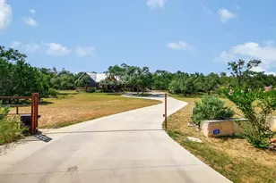 530 Cascade Trail, San Marcos, TX 78666 - Photo 2