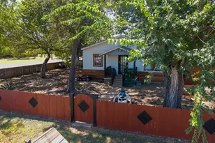 806 E 4th St, Georgetown, TX 78626 - Photo 8