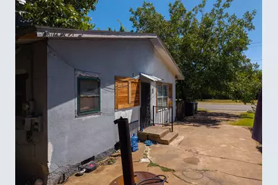 806 E 4th Street, Georgetown, TX 78626 - Photo 6