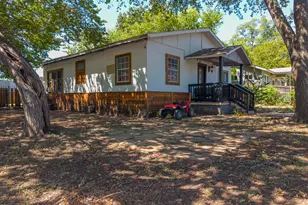 806 E 4th St, Georgetown, TX 78626 - Photo 4