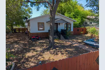 806 E 4th Street, Georgetown, TX 78626 - Photo 2