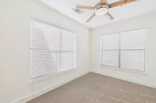 711 W 32nd St, Austin, TX 78705 - Photo 14