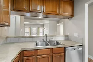 806 W 24th St, Austin, TX 78705 - Photo 12