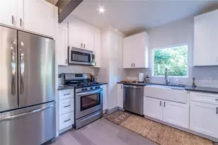 3007 E 14 1/2 St, Austin, TX 78702 - Photo 2