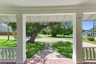 435 S Orange St, Giddings, TX 78942 - Photo 10