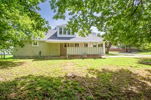 435 S Orange St, Giddings, TX 78942 - Photo 8