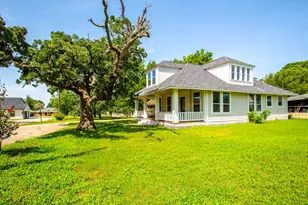 435 S Orange St, Giddings, TX 78942 - Photo 4
