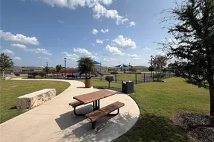 315 Belmont Pl, Lockhart, TX 78644 - Photo 32