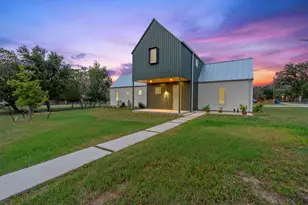 420 S Brazos St, Lockhart, TX 78644 - Photo 2