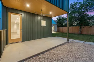420 S Brazos St, Lockhart, TX 78644 - Photo 6