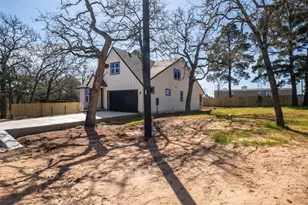 113 Eaglenest Ct, Smithville, TX 78957 - Photo 2