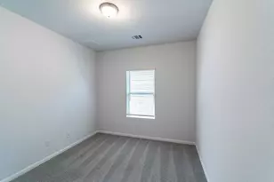 303 Clearlake Dr, Hutto, TX 78634 - Photo 10