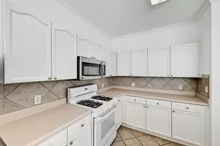 13401 Lamplight Village Ave, Austin, TX 78727 - Photo 10