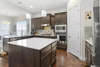 916 Isaias Drive, Leander, TX 78641 - Photo 10