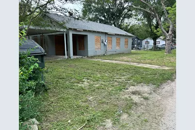 222 N Vaughan Avenue, Seguin, TX 78155 - Photo 2