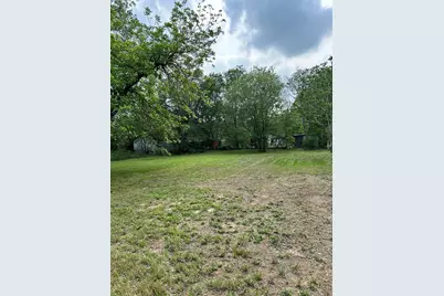 222 N Vaughan Avenue, Seguin, TX 78155 - Photo 4