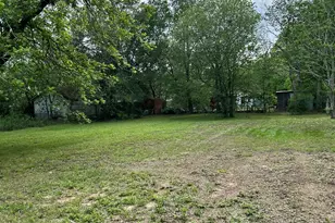 222 N Vaughan Ave, Seguin, TX 78155 - Photo 4