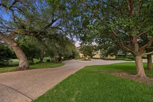 5 Championship Dr, The Hills, TX 78738 - Photo 2
