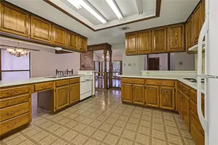 9223 Warriors Creek Dr, San Antonio, TX 78230 - Photo 12