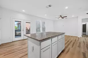 2204 E 13th St, Austin, TX 78702 - Photo 16