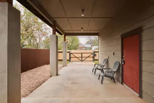 2002 E 13th St, Austin, TX 78702 - Photo 32