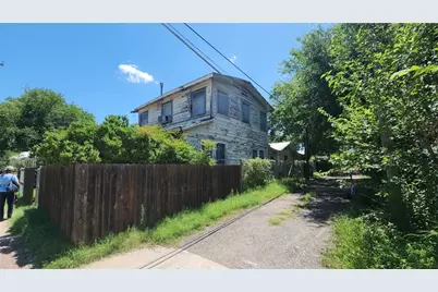 85 W Navasota Street, Austin, TX 78702 - Photo 12