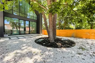 2604 Oaklawn Ave, Austin, TX 78722 - Photo 2