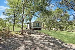 113 Valley Ln, Smithville, TX 78957 - Photo 2