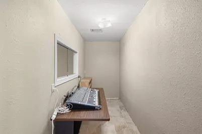 1306 W Cameron Avenue, Rockdale, TX 76567 - Photo 8