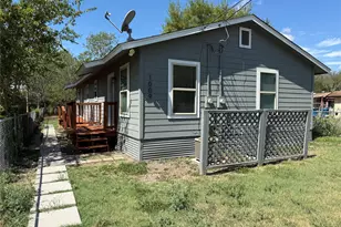 1009 Alex St, Lockhart, TX 78644 - Photo 2