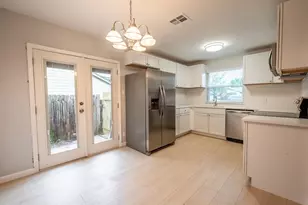 8708 Pineridge Dr, Austin, TX 78729 - Photo 2