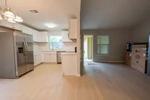 8708 Pineridge Dr, Austin, TX 78729 - Photo 10