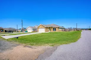 1516 Stonecrests Dr, Granite Shoals, TX 78654 - Photo 2