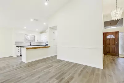 5610 Meadow Crest, Austin, TX 78744 - Photo 4